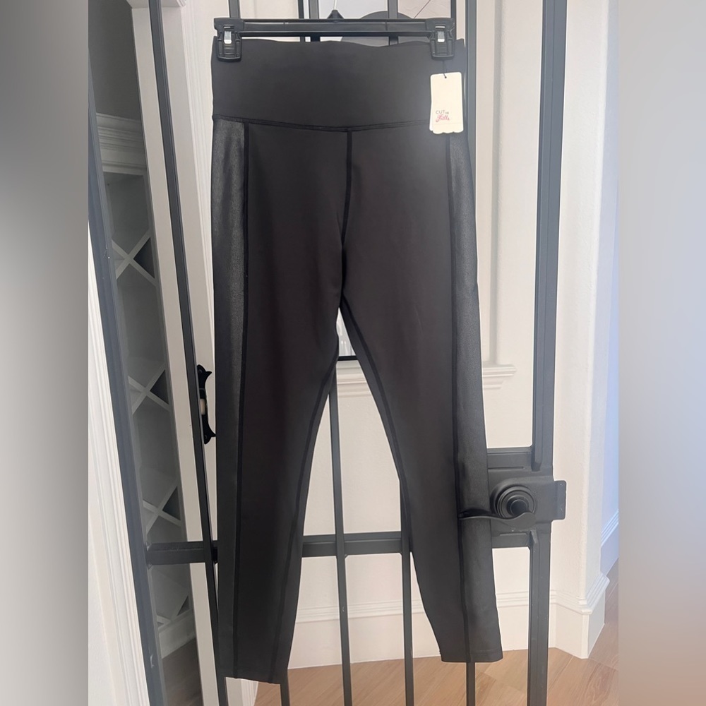 Cut the frills Black leggings